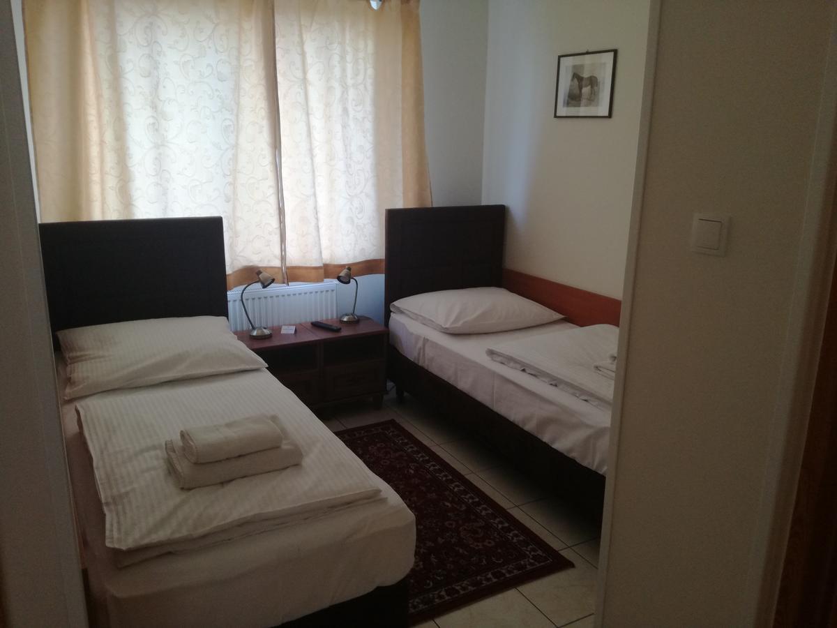Villa Minerva Zielona Góra Exteriör bild