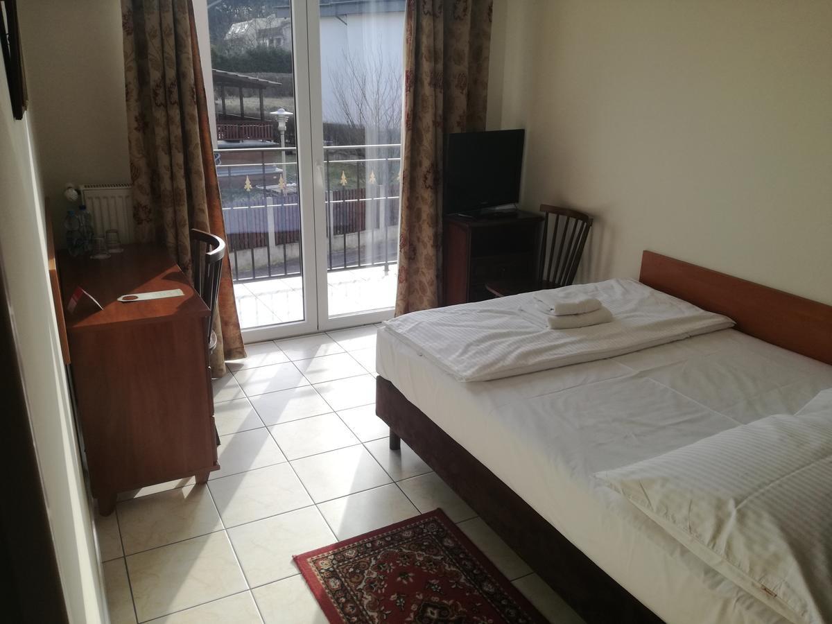Villa Minerva Zielona Góra Exteriör bild